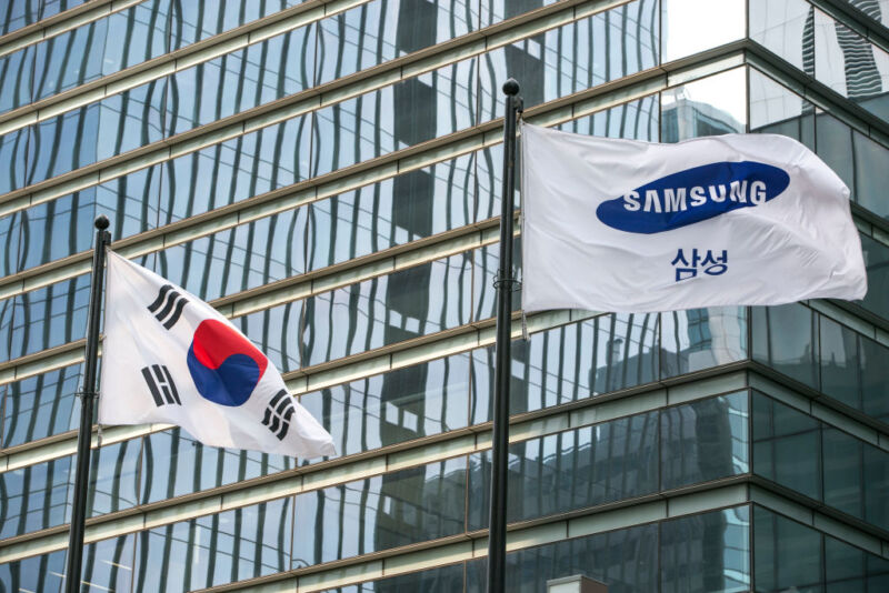 A South Korean flag, left, and Samsung Electronics Co. flag fly outside the company's headquarters in Seoul, South Korea. 